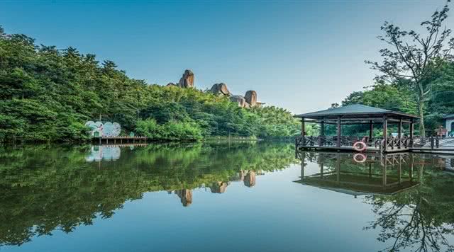 巨石山