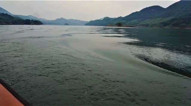 别山湖游船