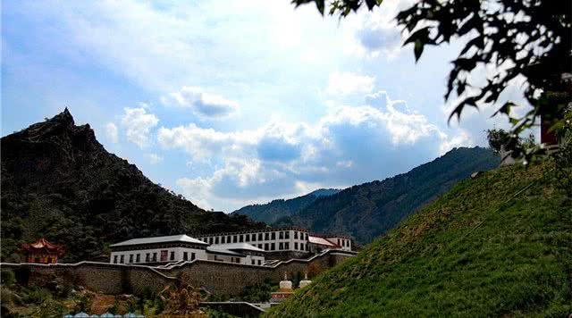 贺兰山福因寺（北寺旅游景区）
