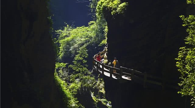 龙水峡地缝