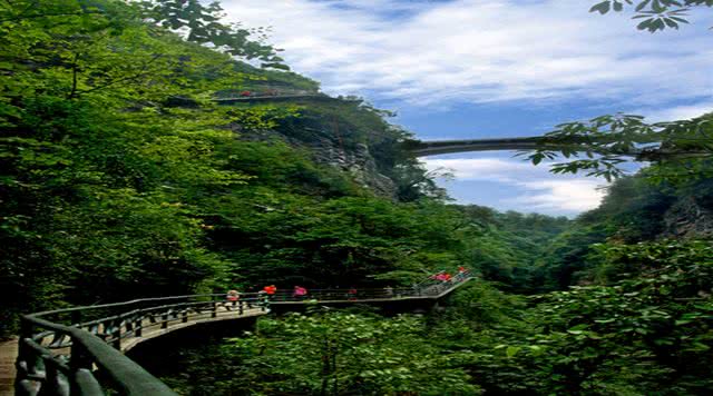 恩施地心谷景区石门河