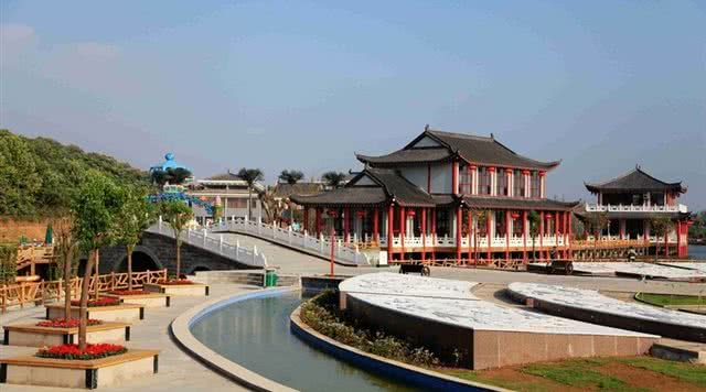 刘洪文化园海浪谷