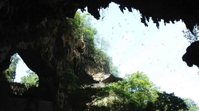建水燕子洞风景区